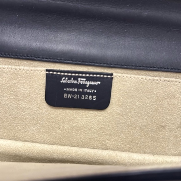 🖤Salvatore Ferragamo Gancini Clip Black Leather Clutch with Chain Strap - Picture 2 of 8